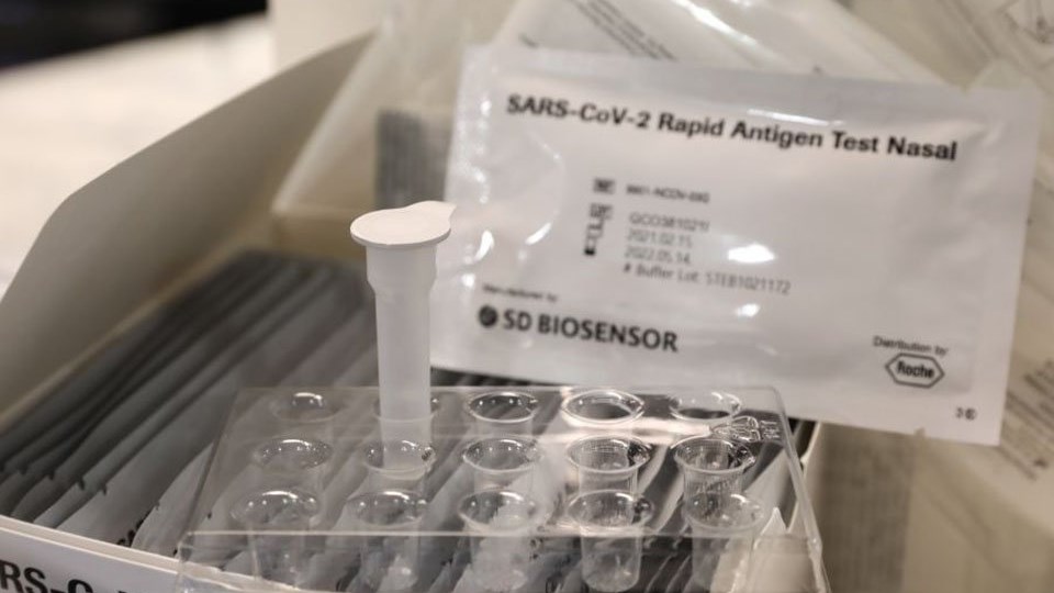 Self test: Στα ράφια των 11.000 φαρμακείων – Πώς χορηγούνται στους δικαιούχους