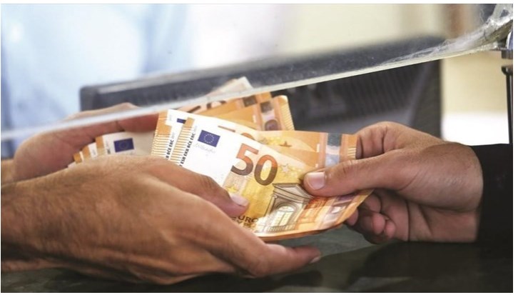 Επίδομα 534 ευρώ: Καταβάλλεται σήμερα σε 505.866 δικαιούχους – Ποιους αφορά