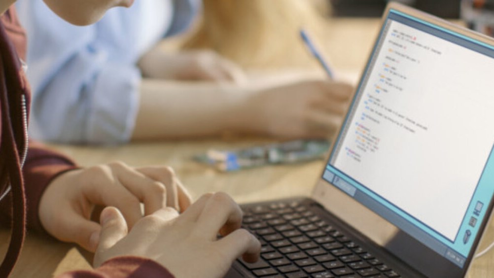 Voucher 200 ευρώ για tablet και laptop: Πόσες αιτήσεις έχουν εγκριθεί και πότε ξεκινούν οι πληρωμές