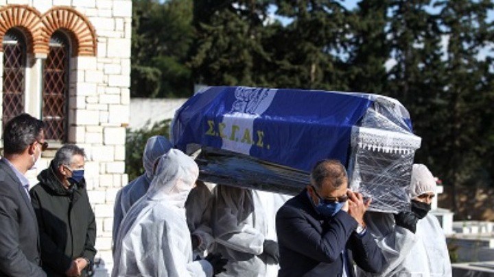 Βασίλης Σεβαστής: Σε κλίμα οδύνης το τελευταίο αντίο – Σκεπασμένος με τη σημαία του ΣΕΓΑΣ