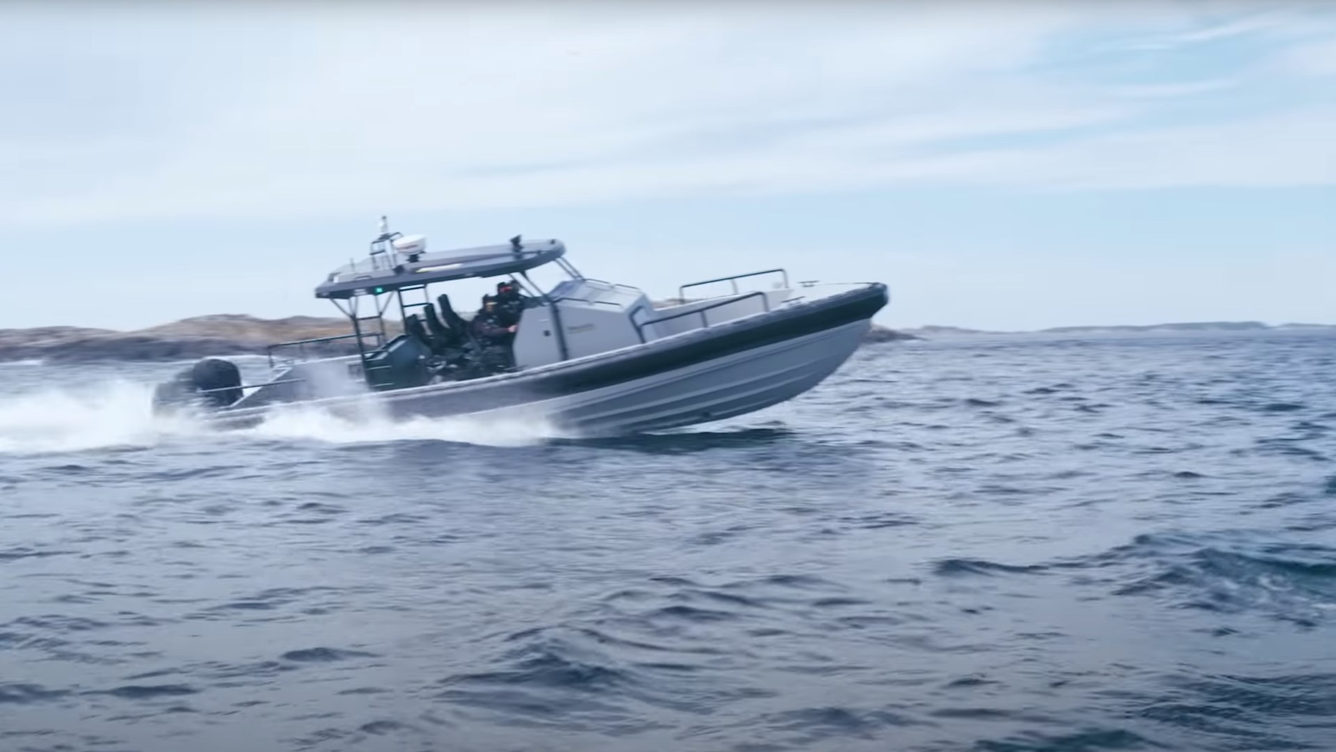 O Αρχηγός ΓΕΕΘΑ δοκίμασε με ΟΥΚάδες το νέο σκάφος των Ειδικών Δυνάμεων – ΦΩΤΟ