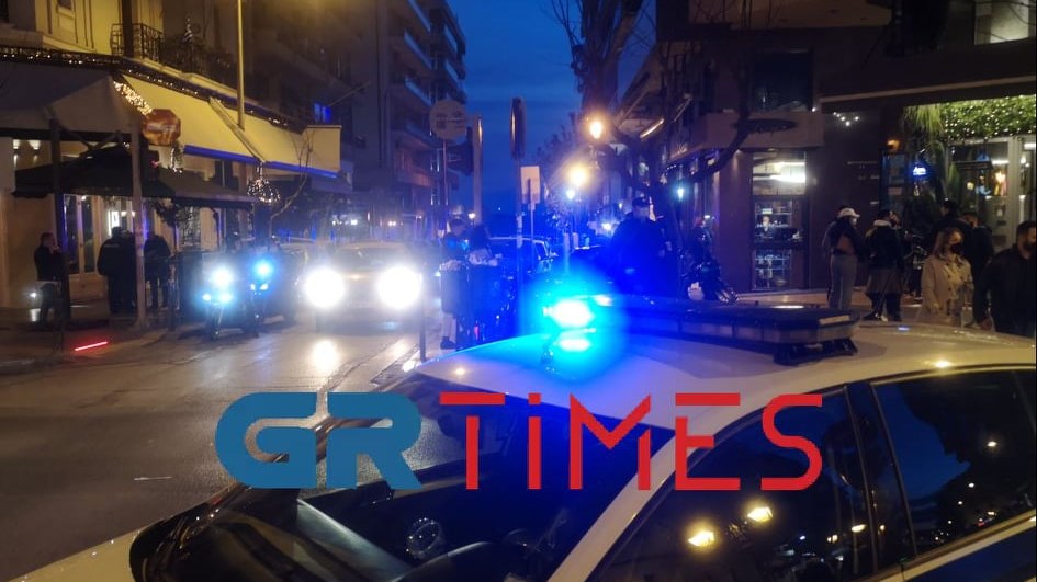 Ουρές για ποτό και καφέ στη Θεσσαλονίκη – Επέμβαση της αστυνομίας