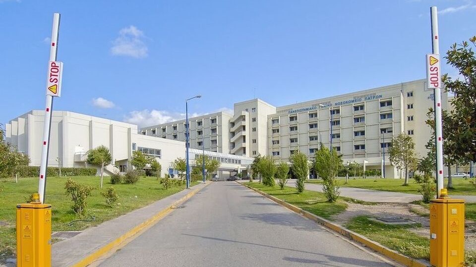 Οικογενειακό δράμα στην Πάτρα: Πέθαναν δύο παιδιά και δίνει μάχη για τη ζωή του στη ΜΕΘ το τρίτο