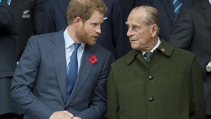 Πρίγκιπας Χάρι: Επέστρεψε στο Λονδίνο χωρίς τη Μέγκαν – Σε καραντίνα για να προλάβει την κηδεία