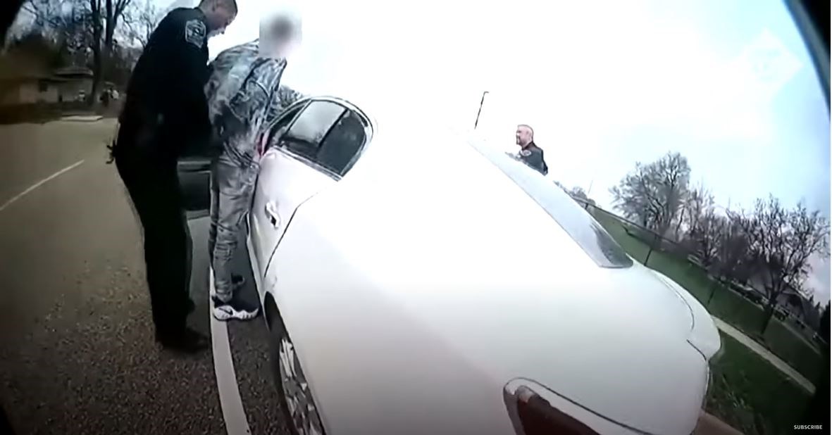 ΗΠΑ: ΒΙΝΤΕΟ-ντοκουμέντο δείχνει τη στιγμή που πυροβολείται o 20χρονος στη Μινεάπολη