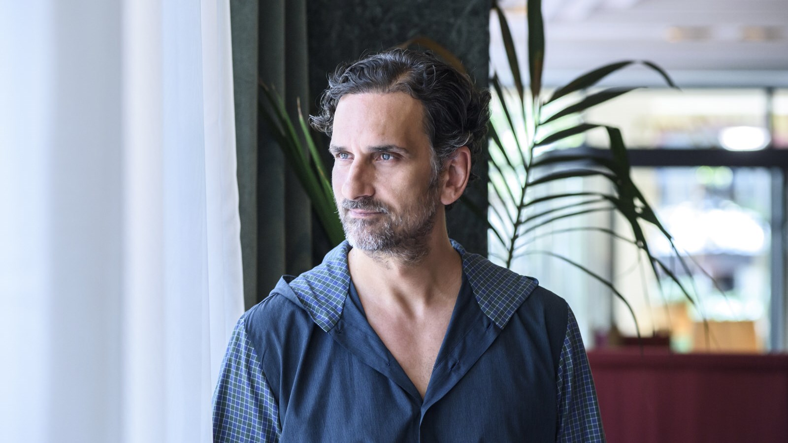 Bοmb: Ο Ψαρράς πλάι στην Καραμπέτη στη σειρά της ΕΡΤ “Αγάπη παράνομη”!