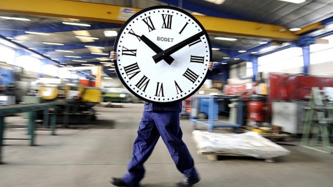 Έρχεται κατάργηση του οκταώρου εργασίας; – Οι αλλαγές του νομοσχεδίου και τι απαντά ο Χατζηδάκης