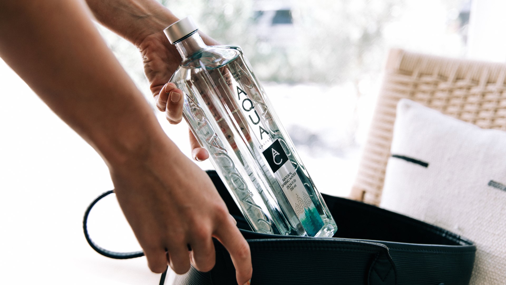 AQUA Carpatica: Από τις πηγές στα απάτητα Καρπάθια όρη τώρα και στην Ελλάδα