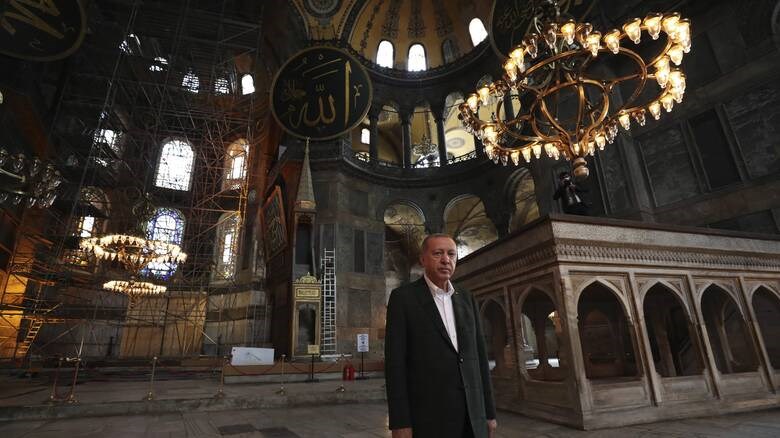 Νέα πρόκληση Ερντογάν: Με προσευχή στην Αγία Σοφία ξεκίνησε το Ραμαζάνι