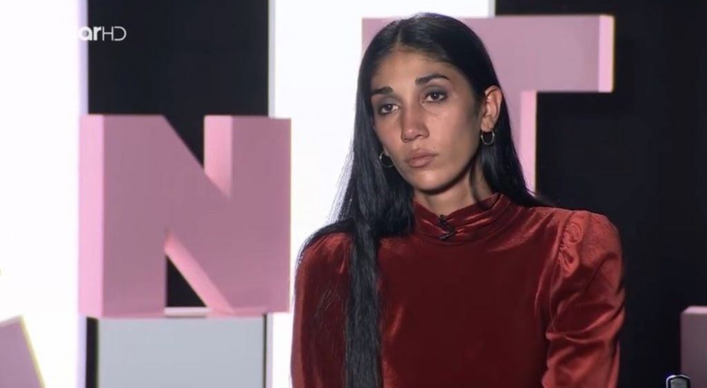 GNTM-Παρασκευή Κερασιώτη: Ποζάρει topless σε βράχια – ΒΙΝΤΕΟ