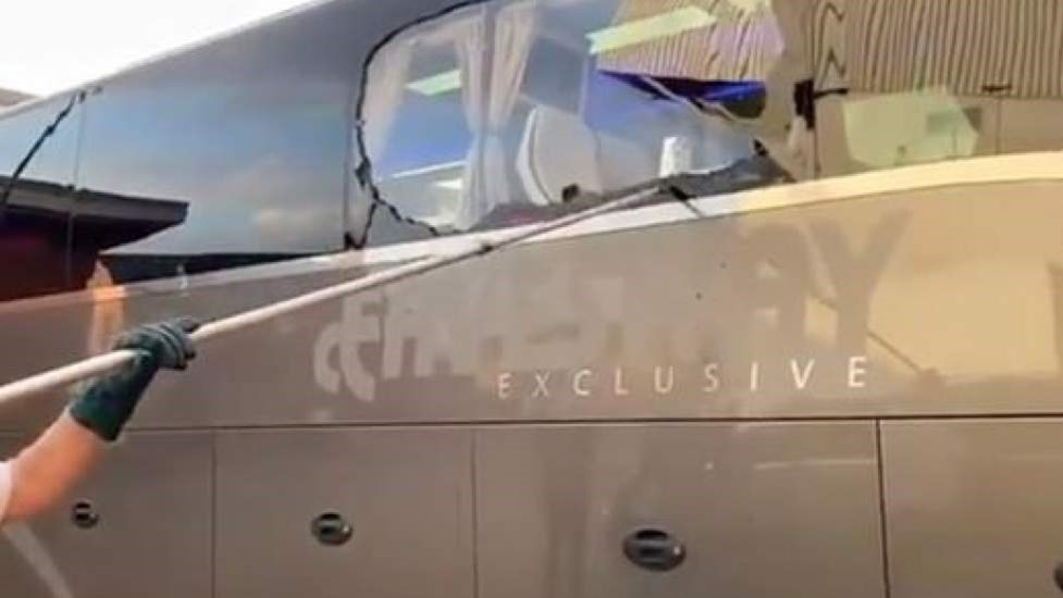 Χαμός στο «Άνφιλντ» – Επίθεση στο πούλμαν της Ρεάλ – ΒΙΝΤΕΟ