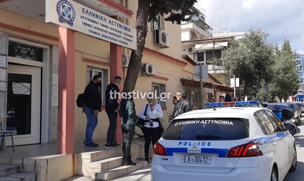 Θεσσαλονίκη: Συνελήφθη η μητέρα του μαθητή για τις αναρτήσεις που έκανε για τα self tests