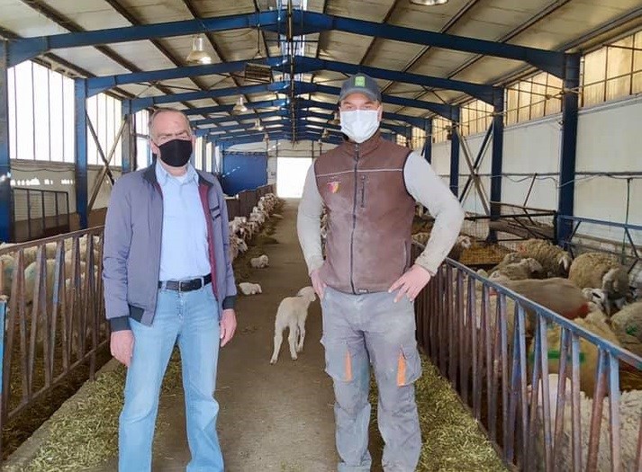 Από άστεγος στην Αθήνα, κτηνοτρόφος στην Κοζάνη – Το μήνυμα του Κώστα Μπακογιάννη – ΦΩΤΟ