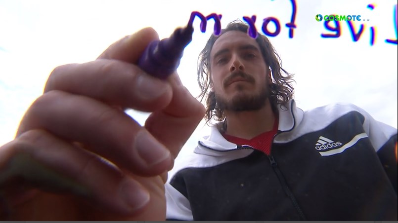 Στέφανος Τσιτσιπάς: Στους «4» του Μonte Carlo Masters – Η υπογραφή του στην κάμερα του ματς