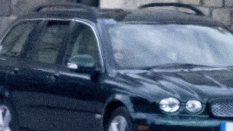 Βασίλισσα Ελισάβετ: Βγήκε βόλτα με τα αγαπημένα της σκυλιά – Οι πρώτες ΦΩΤΟ μετά τον θάνατο του πρίγκιπα Φίλιππου