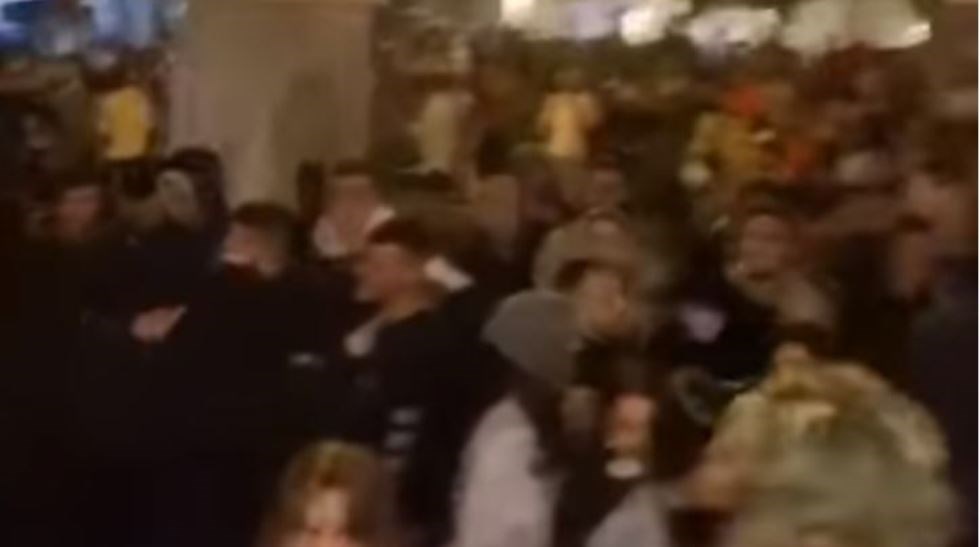 Lockdown: Το… αδιαχώρητο στην πλατεία Αγίου Γεωργίου στην Κυψέλη – Εκατοντάδες άτομα και DJ – ΒΙΝΤΕΟ