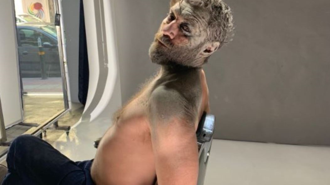 Ο Στάνκογλου γίνεται Προμηθέας – Αποκλειστικές πόζες από το backstage της φωτογράφισης