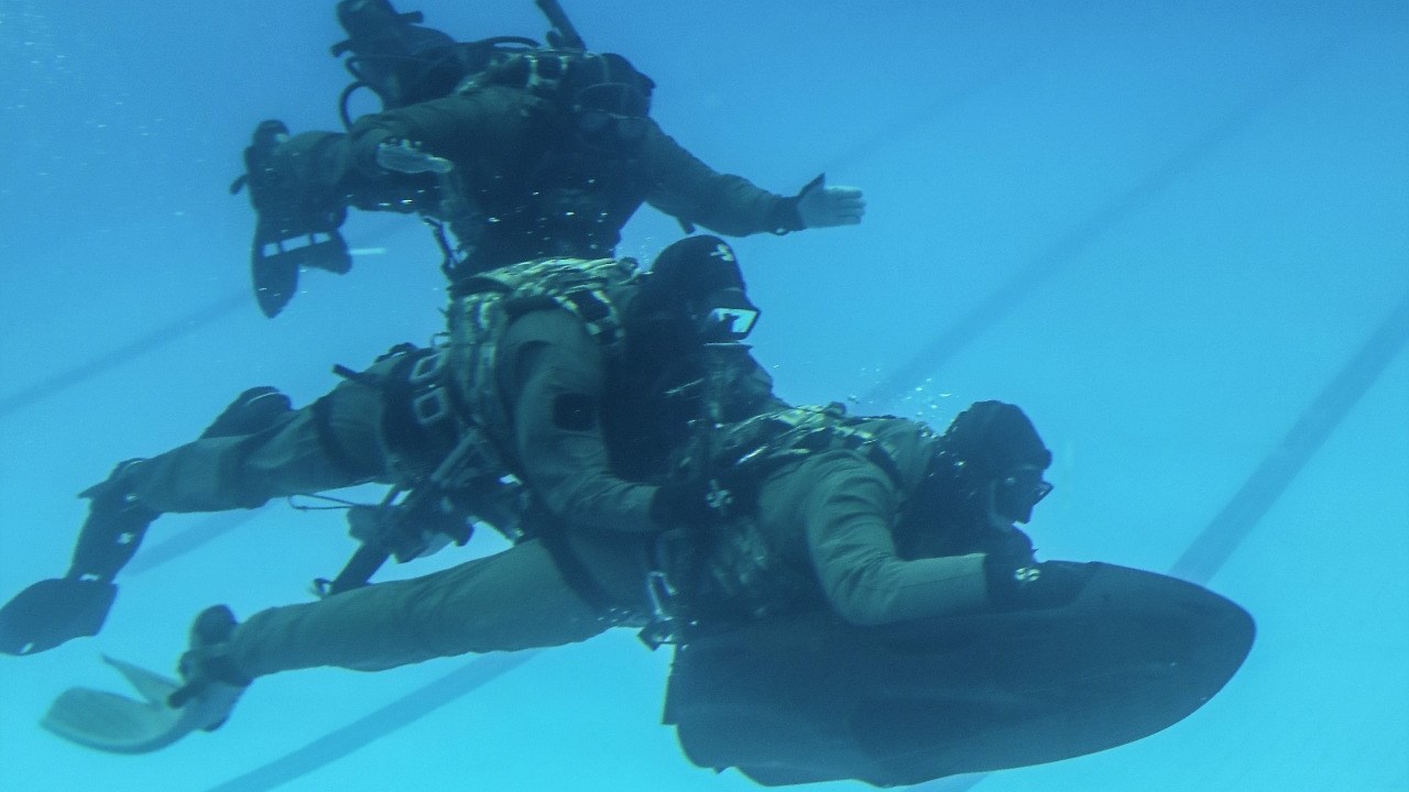 Το νέο κολυμβητήριο στη «φωλιά» των Ειδικών Επιχειρήσεων του ΓΕΕΘΑ – ΦΩΤΟ