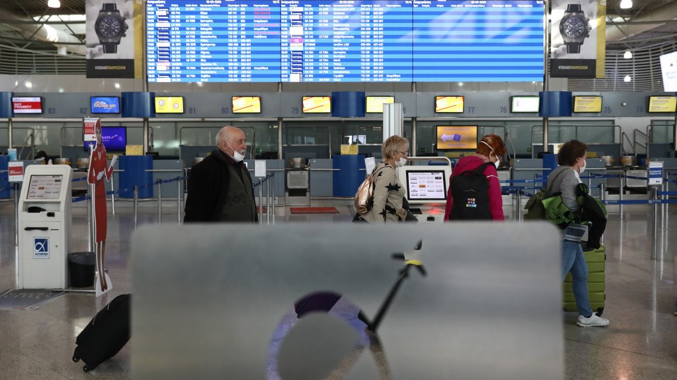 Νέες αεροπορικές οδηγίες – Για ποιους ταξιδιώτες επιτρέπεται η είσοδος χωρίς επταήμερη καραντίνα
