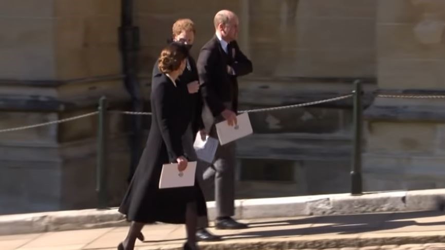 Πρίγκιπας Χάρι: Καθυστερεί την επιστροφή στο Λος Άντζελες – Τι συνέβη μετά την κηδεία του παππού του