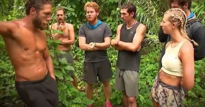 Survivor: Τα δάκρυα του Τριαντάφυλλου και το “ιδιωτικό” συμβούλιο του Τζέιμς στο δάσος – ΒΙΝΤΕΟ