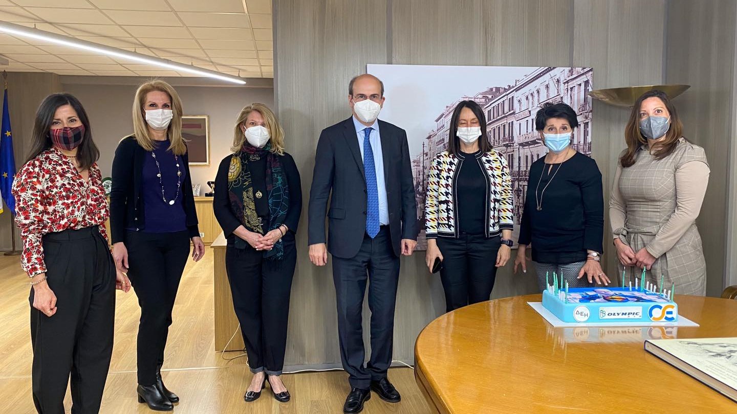 Κωστής Χατζηδάκης: Τα γενέθλια και η… τούρτα Superman – ΦΩΤΟ