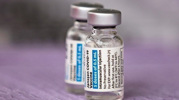 ΕΜΑ: “Πράσινο φως” για το εμβόλιο της Johnson & Johnson- Έτοιμη η εταιρεία να επαναλάβει τη διάθεσή του στην Ευρώπη