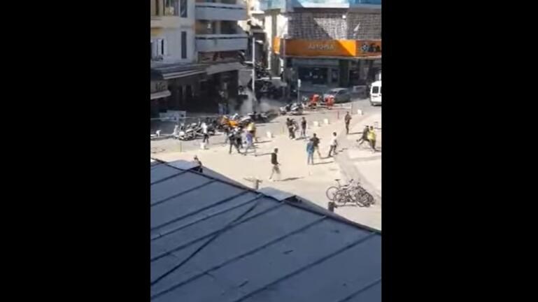 Ηράκλειο: Άγρια συμπλοκή αλλοδαπών στην Πλατεία Ελευθερίας μπροστά σε περαστικούς – ΒΙΝΤΕΟ