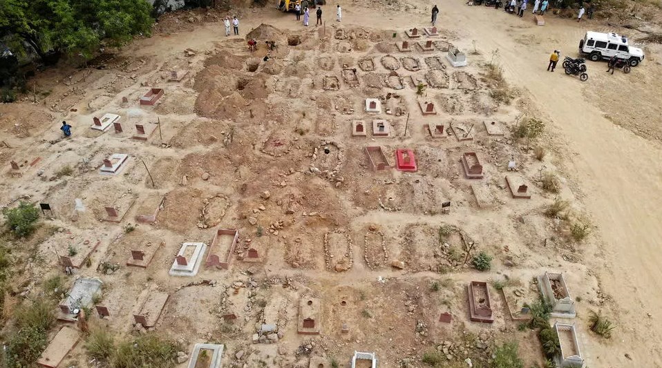 Κορονοϊός – Ινδία: Πενταπλασιάστηκαν οι αποτεφρώσεις – Ελλείψεις σε οξυγόνο στα νοσοκομεία – ΒΙΝΤΕΟ