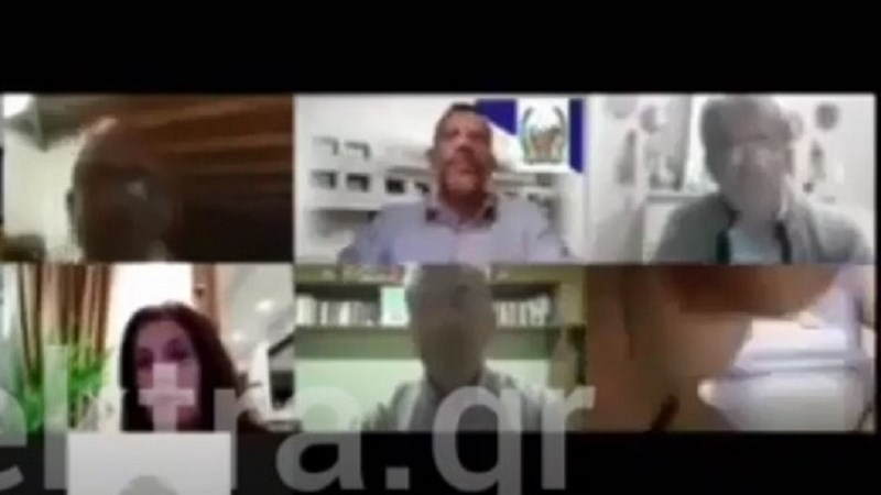 “Παρατράγουδο” σε τηλεδιάσκεψη στην Κόρινθο: Δημοτικός σύμβουλος εμφανίστηκε… με τα εσώρουχα