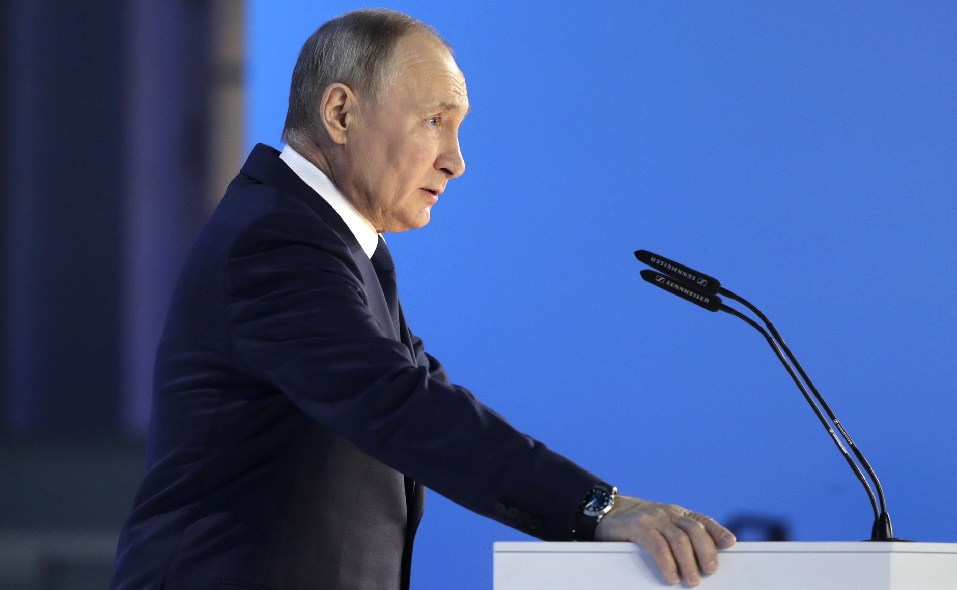 Προειδοποιεί τη “συλλογική Δύση” ο Πούτιν: Η απάντησή μας θα είναι ασύμμετρη, γρήγορη και σκληρή