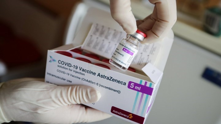 Η Κομισιόν βγάζει “κόκκινη κάρτα” στην AstraZeneca – Δεν θα αγοράσει τα επιπλέον 100 εκατ. εμβόλια