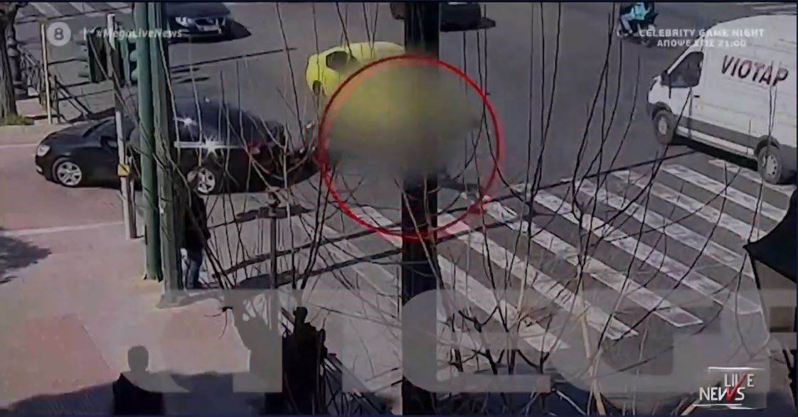 ΒΙΝΤΕΟ ντοκουμέντο: Καρέ-καρέ το σοκαριστικό τροχαίο έξω από τη Βουλή που στοίχισε τη ζωή στον 23χρονο Ιάσονα