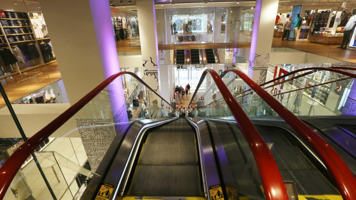 Lockdown: Συνεδριάζει σήμερα η Επιτροπή – Στο… τραπέζι το άνοιγμα των εμπορικών κέντρων