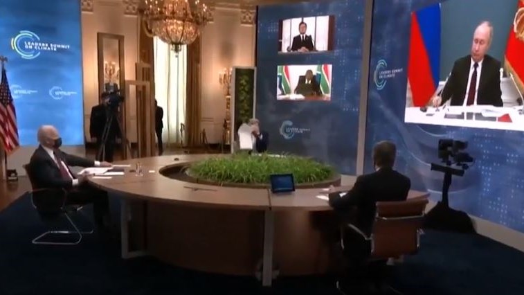 Η “κατάρα” της τηλεδιάσκεψης “χτύπησε” και τη Σύνοδο: Η διακοπή από τον Μπλίνκεν, ο Μακρόν και ο σαστισμένος Πούτιν