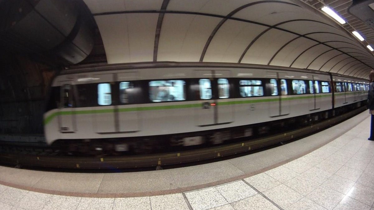 Συναγερμός στην Πανόρμου – Γυναίκα έπεσε στις γραμμές του Μετρό