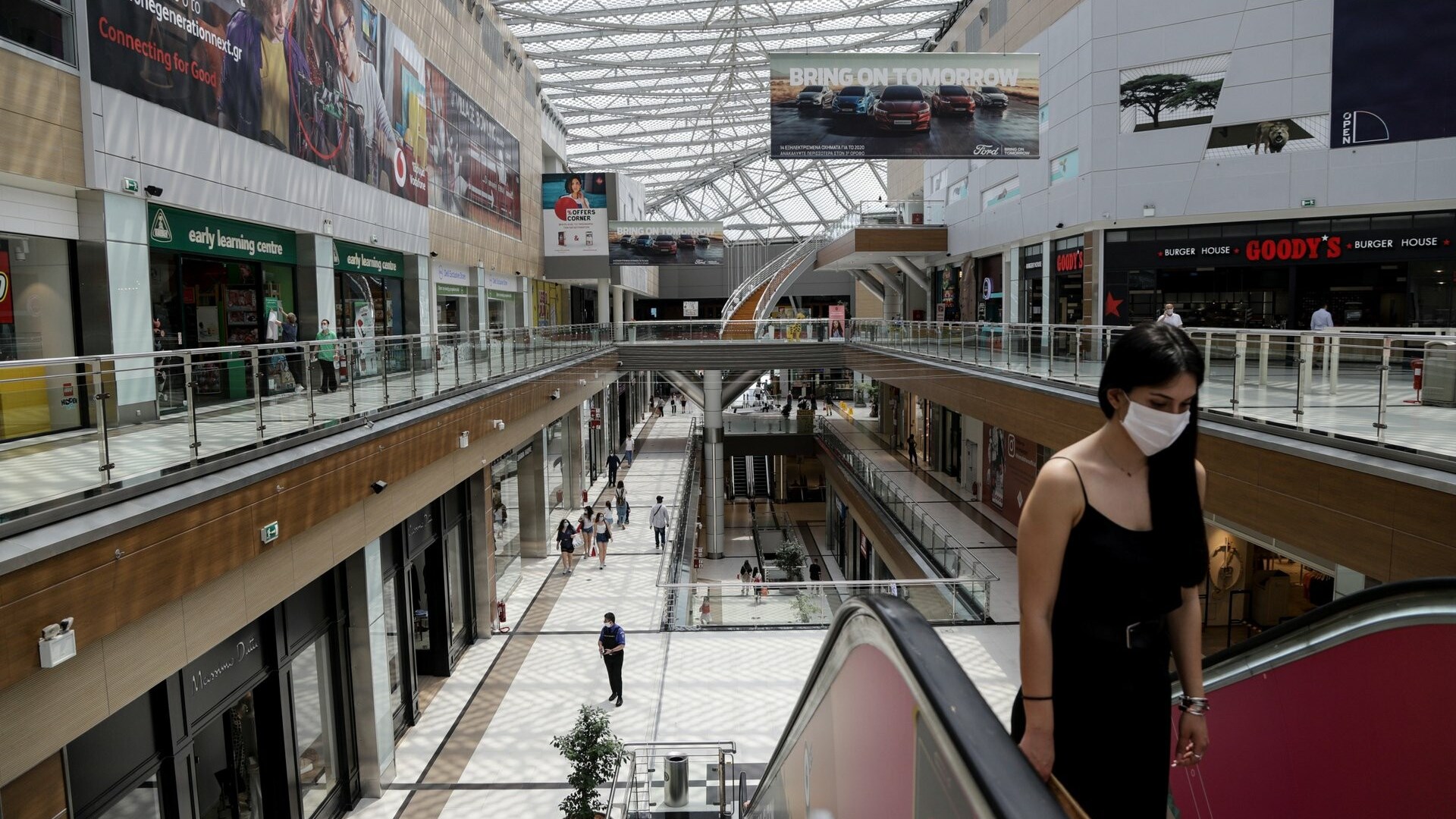 Εισήγηση λοιμωξιολόγων: Να ανοίξουν mall και κέντρα αισθητικής – “Ναι” στο click in shop στη Θεσσαλονίκη