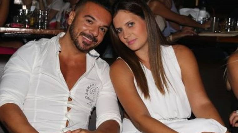 Survivor: “Η γυναίκα του Τριαντάφυλλου δεν είναι εκδηλωτική” λέει φίλος του τραγουδιστή