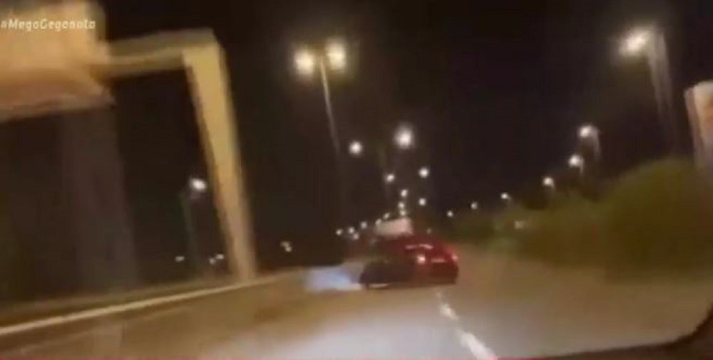 ΒΙΝΤΕΟ από τρομακτικό τροχαίο στη Λ. Κύμης – Αυτοκίνητο καρφώθηκε στις μπάρες