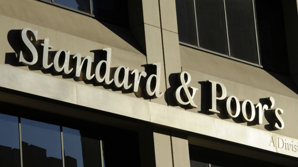 Standard & Poor’s: Αναβάθμισε την πιστοληπτική αξιολόγηση της Ελλάδας