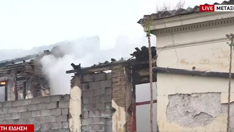 Φωτιά σε εγκαταλελειμμένο κτίριο στο Μεταξουργείο – ΒΙΝΤΕΟ