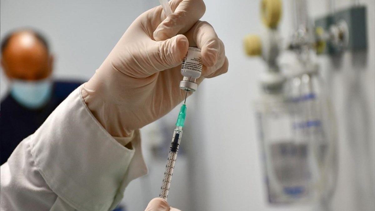 Εμβολιασμός: Ανοίγει σήμερα η πλατφόρμα των ραντεβού για τις ηλικίες 50-54 ετών – Ποιοι ακολουθούν