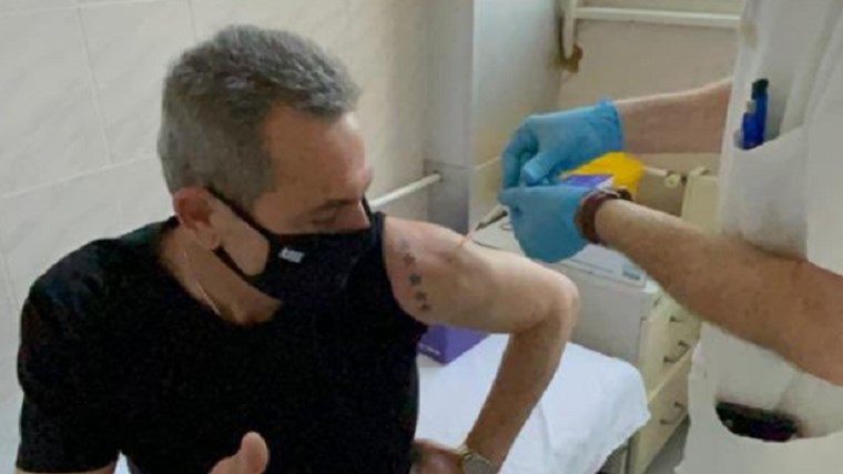 Πάνος Καμμένος: Εμβολιάστηκε στη Σερβία με το Sputnik-V – Το τατουάζ στο μπράτσο του – ΦΩΤΟ