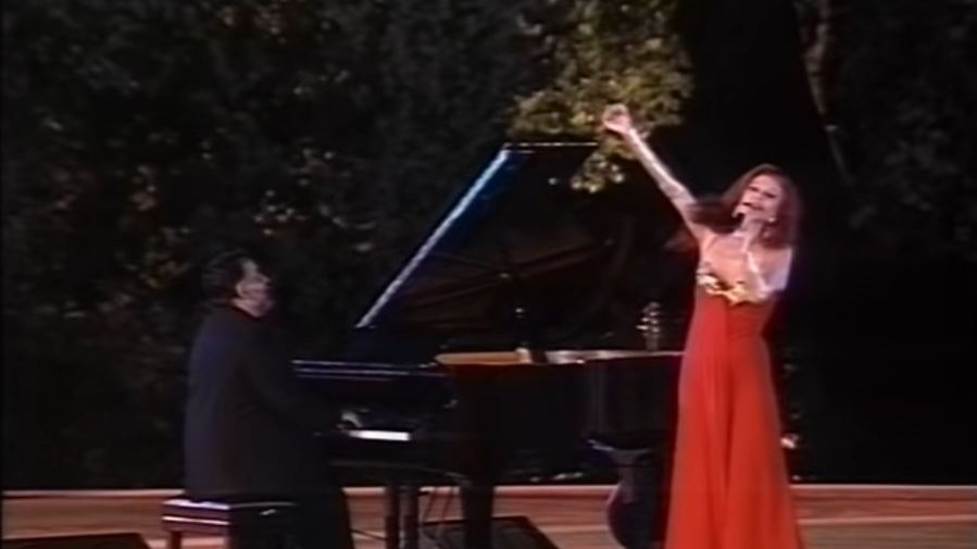 Μίλβα: Το ΒΙΝΤΕΟ που της είχε στείλει ο Θάνος Μικρούτσικος λίγο πριν πεθάνει για τα γενέθλια της