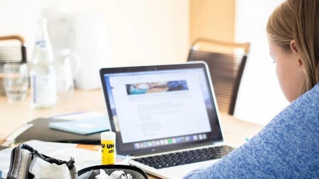 Αναστάτωση στη Μαγνησία: “Εισέβαλε” γυμνός κατά τη διάρκεια της τηλεκπαίδευσης – Διεξάγεται έρευνα