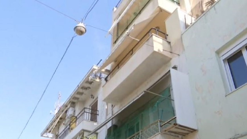 Βύρωνας: Η γάτα έριξε το μπιτόνι με το πετρέλαιο, ισχυρίστηκε η 37χρονη – Τι διαπίστωσαν οι αστυνομικοί