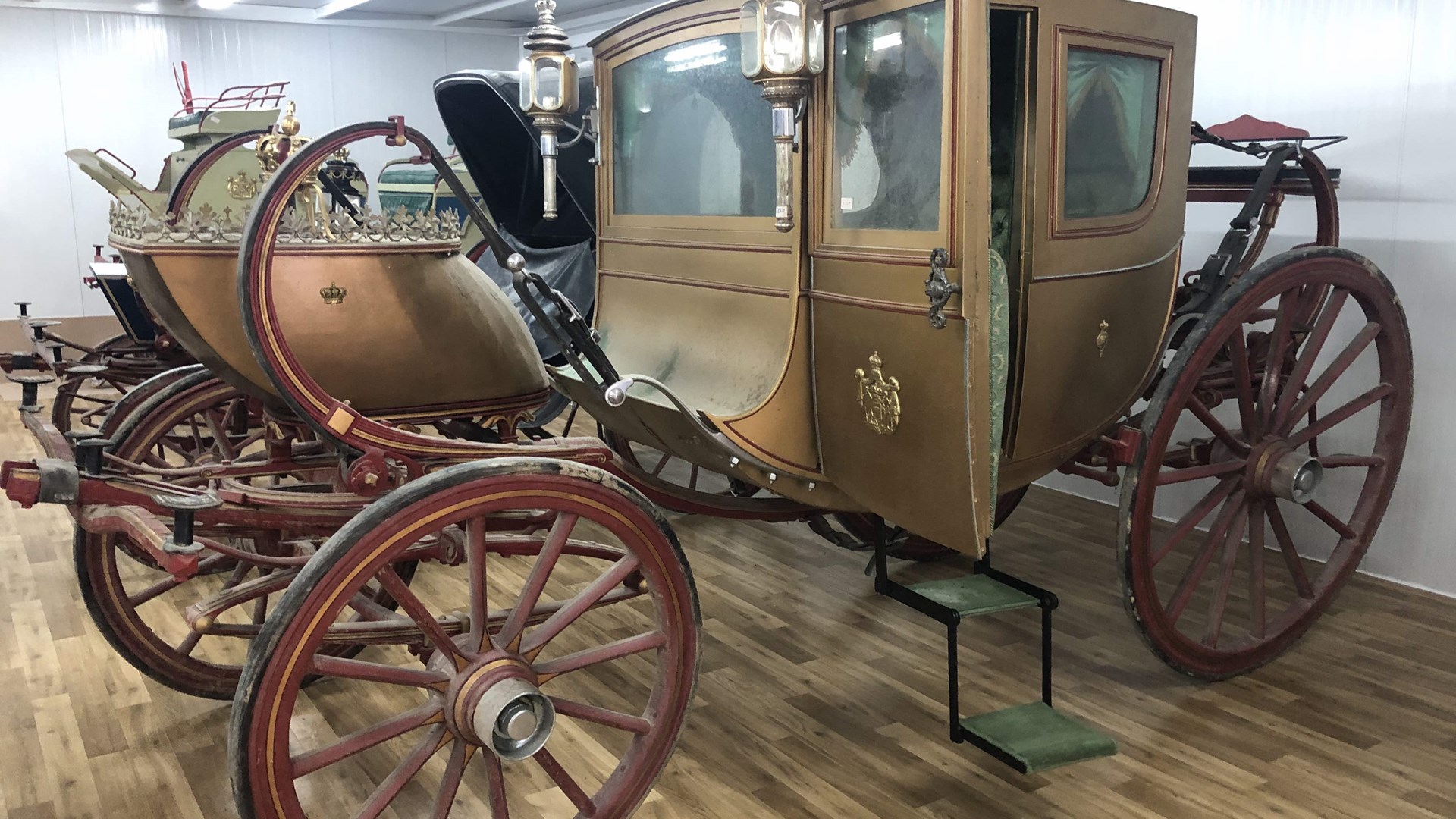 ”Πράσινο φως” για την αποκατάσταση των αμαξών του Τατοΐου-Η μοναδική συλλογή μέσα από εικόνες