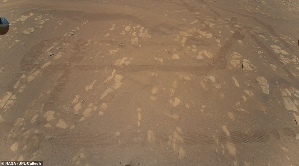 NASA: Οι πρώτες έγχρωμες εναέριες ΦΩΤΟ από την επιφάνεια του Άρη