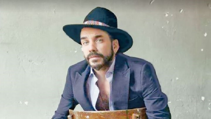 Πάνος Μουζουράκης: Η επική φάρσα που έκανε στη μητέρα του