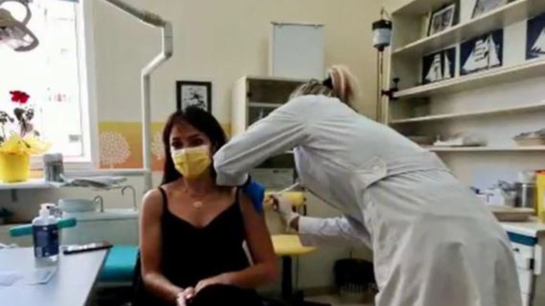 Δόμνα Μιχαηλίδου: Εμβολιάστηκε με AstraZeneca